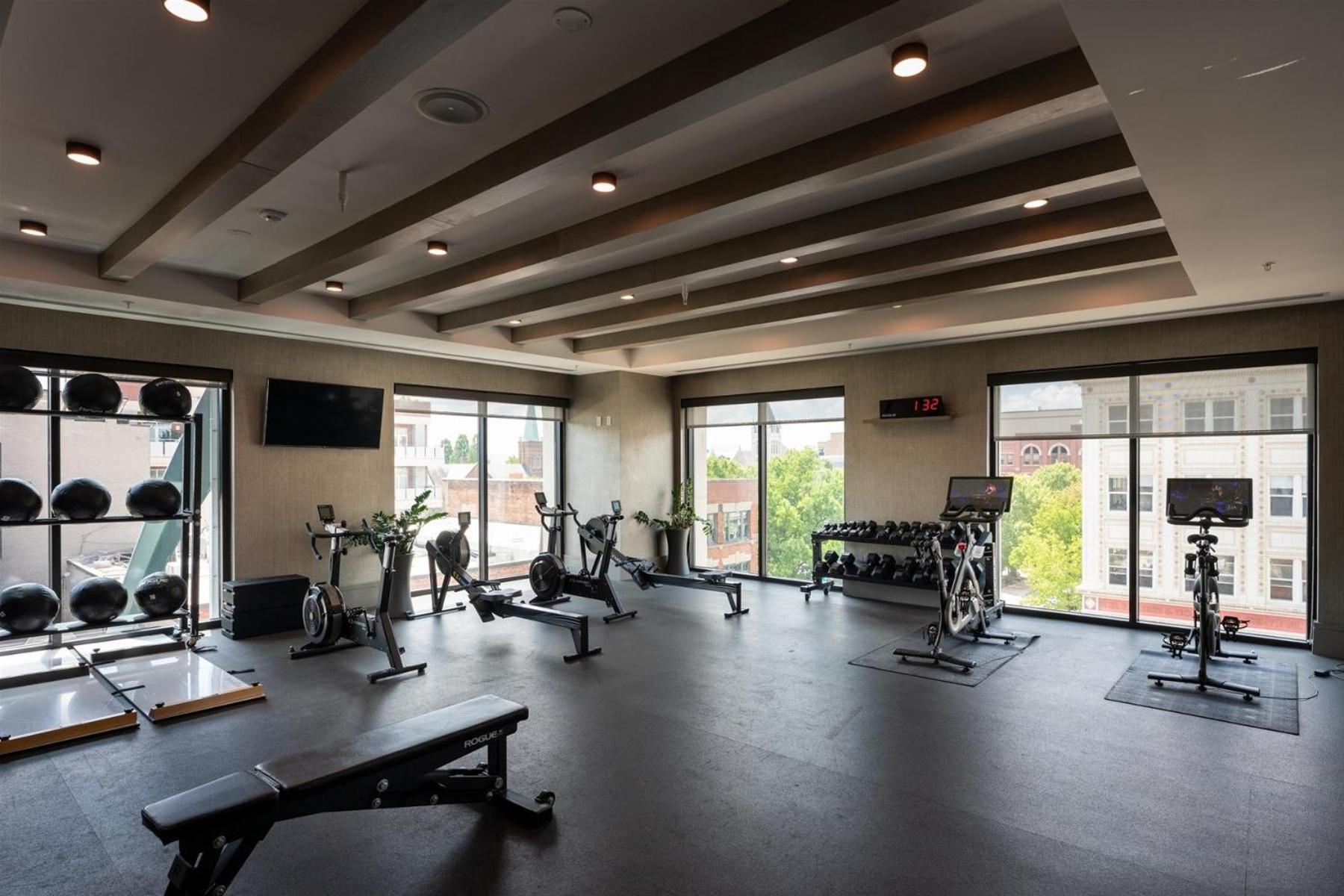 The Views Over Pack Square Park: Luxury Downtown Arras Condo Asheville Exterior photo
