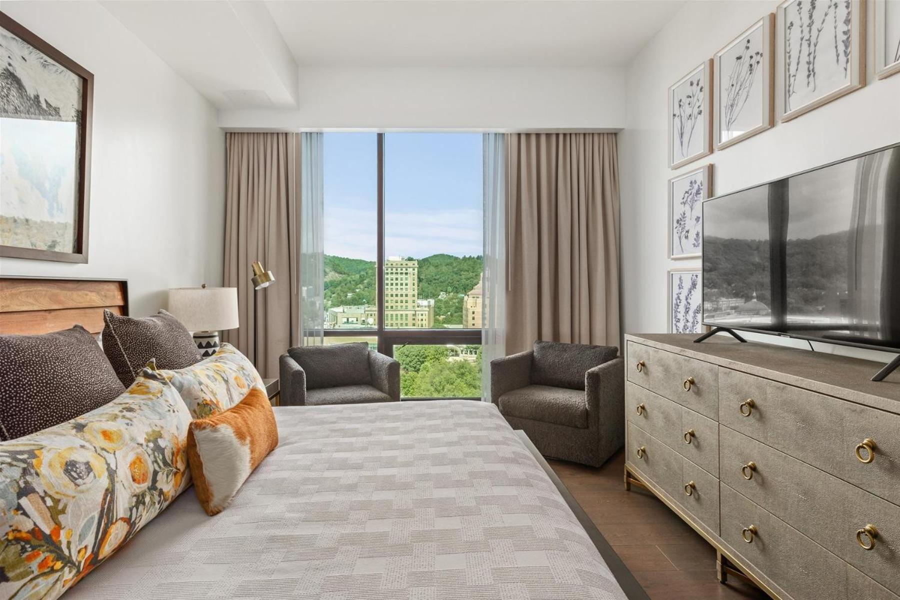 The Views Over Pack Square Park: Luxury Downtown Arras Condo Asheville Exterior photo